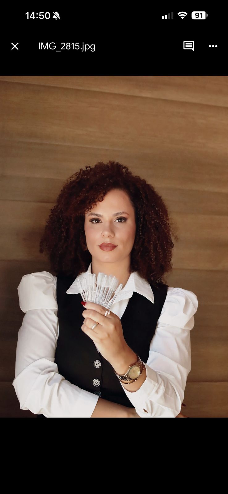 Alessandra Bárbara, especialista em design de sobrancelhas